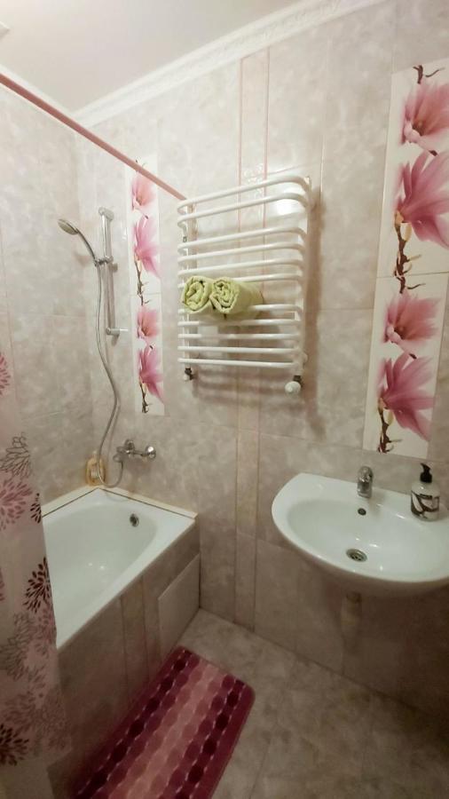 Apartament Айстра Lwów Zewnętrze zdjęcie